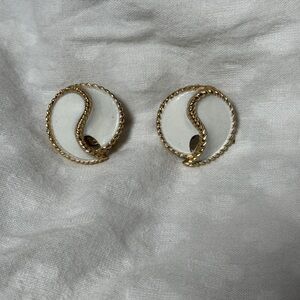 Vintage Crown Trifari Clip-on Earrings